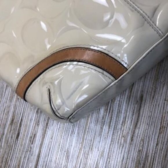 1360 Coach inlaid C Patent leather medium tote Ivory * - Picture 3 of 7